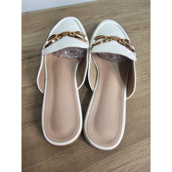 Cuccoo White Slip-On Loafers Flats with Gold Chain Detail –Women's Size 39 - Picture 2 of 7